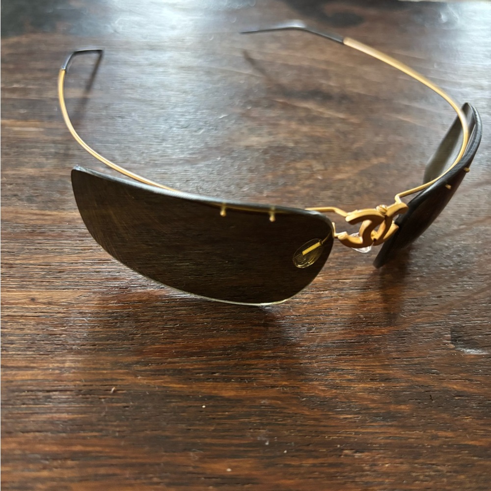 Chanel foldable sunglasses - Picture 2 of 6